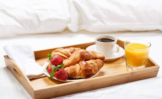 Śniadanie na dowóz Warszawa: jakie menu wybrać na początek dnia?