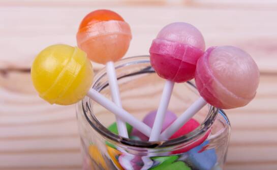 Kluczowe zalety zdrowych lizaków w kontekście zaopatrzenia sklepików szkolnych