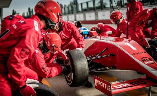 WRC tor kartingowy: oferta jazd indywidualnych i w tandemie