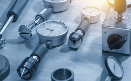 Jak dobór precyzyjnych części CNC wpływa na efektywność produkcji?