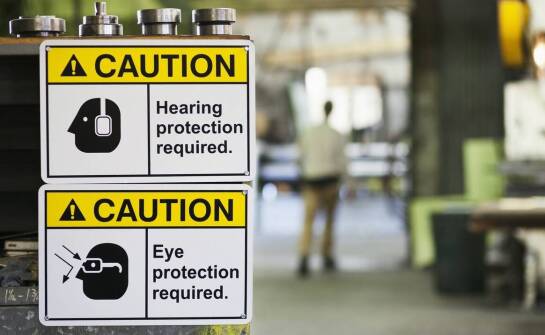 Jak wybrać odpowiednie drabiny aluminiowe dwustronne dla swojej firmy?