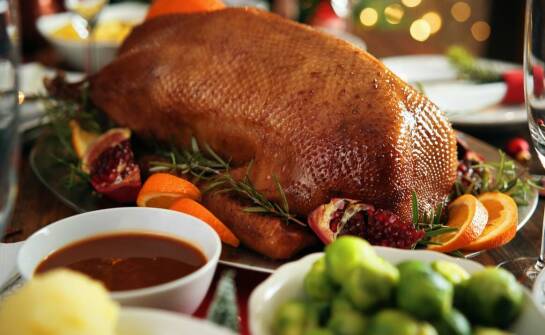 Menu na bale sylwestrowe – jak dostosować ofertę do oczekiwań gości?