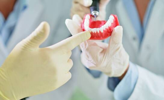 Kluczowe cechy gipsu protetycznego i ich znaczenie w praktyce stomatologicznej