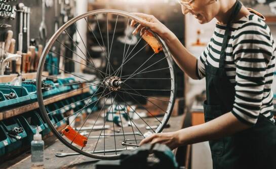Dlaczego wybrać profesjonalną konserwację roweru w sklepie rowerowym?