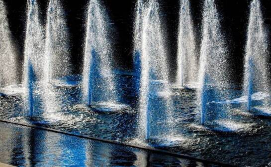 Jak technologia wpływa na personalizację projektów fontann?