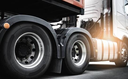 Dlaczego warto inwestować w wysokiej jakości układy pneumatyczne dla ciężarówek?