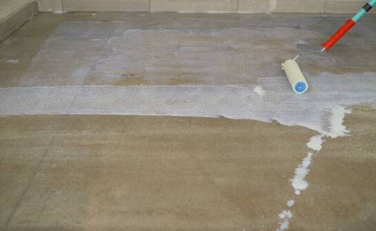 Jakie są kluczowe aspekty konserwacji posadzek betonowych, aby przedłużyć ich żywotność?