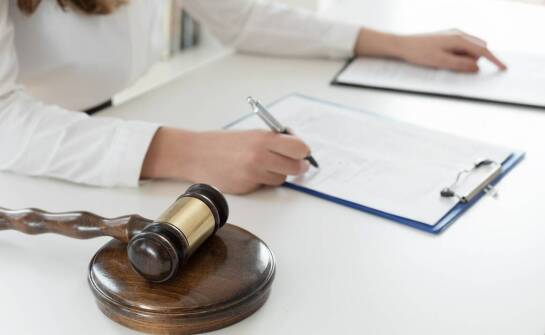 Jak adwokat może pomóc w sprawach dotyczących naruszenia praw konsumentów?