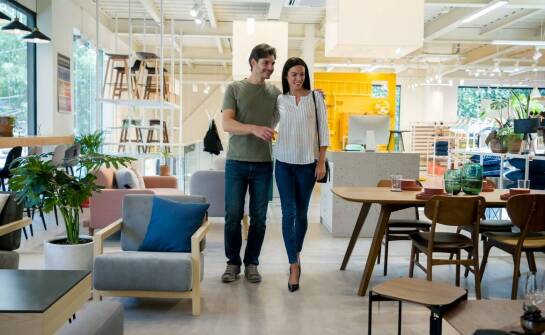 Jak hurtowa sprzedaż stelaży wpływa na jakość obsługi klienta biznesowego?