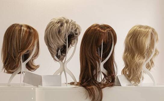 Opinie klientów na temat użytkowania peruk refundowanych