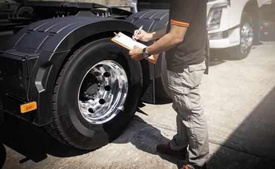 Znaczenie regularnych przeglądów opon w utrzymaniu floty ciężarowej