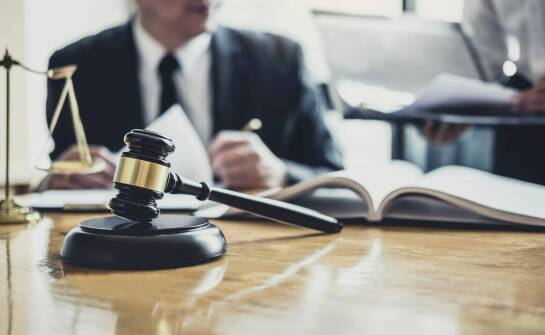 Przegląd najnowszych przepisów dotyczących egzekucji komorniczej