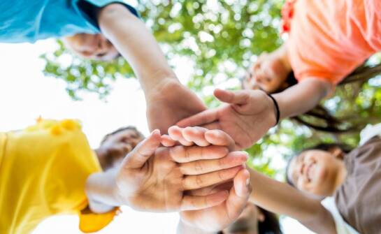 Korzyści płynące z letnich kolonii sportowych z pływaniem dla dorosłych