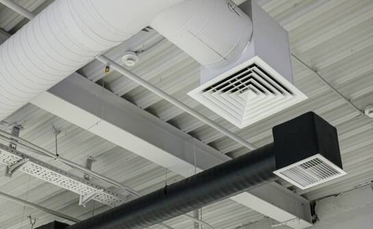 Rola profesjonalnych usług w utrzymaniu jakości powietrza w placówkach medycznych