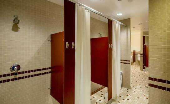 Jak automatyczne toalety betonowe wpływają na nowoczesność miast?