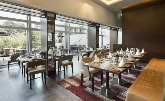 Profesjonalna obsługa kelnerska na przyjęciu komunijnym