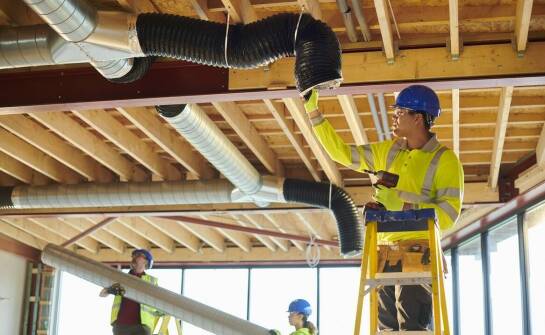 Innowacyjne systemy wentylacyjne w halach stalowych