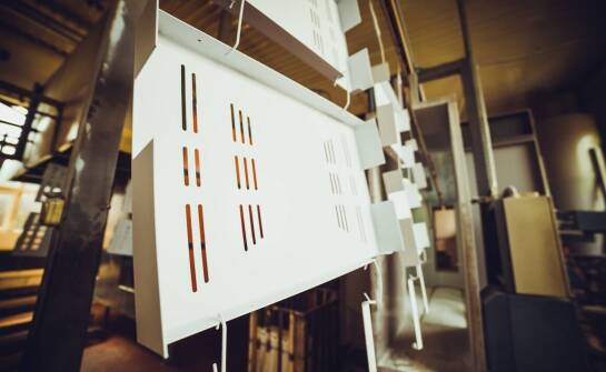 Jak wybrać najlepszą lakiernię proszkową do projektów meblowych?