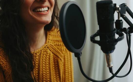 Jak wykorzystać unikalność głosu lektora do zwiększenia skuteczności kampanii?
