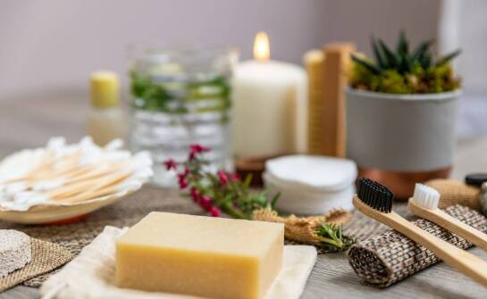 Jakie są korzyści z zastosowania dyspenserów w przemyśle kosmetycznym?