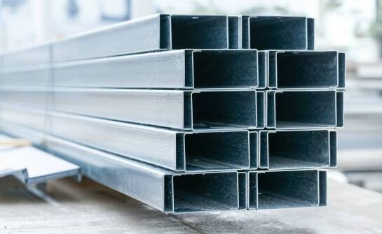 Profile stalowe – kluczowy element w konstrukcjach o wysokiej precyzji