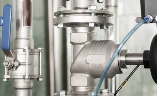 Separatory magnetyczne taśmowe: klucz do czystości materiałów w produkcji