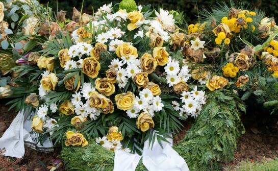 Jakie korzyści daje kompleksowa obsługa pogrzebu przez nasz zakład?