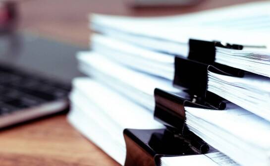 Praktyczne korzyści z prowadzenia dokumentacji kadrowej w kontekście BHP