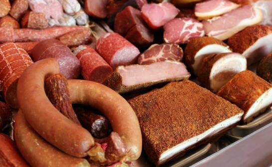 Korzyści płynące z zakupów bezpośrednio w masarni