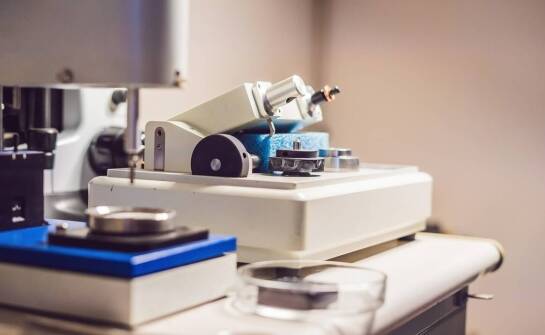 Nowoczesne technologie w produkcji rolek do przenośników