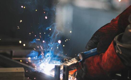 Wpływ jakości serwisu na długowieczność i wydajność zgrzewarek kondensatorowych