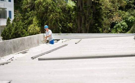 Ocieplanie dachów pianką PUR – jakie są najważniejsze aspekty tego procesu?