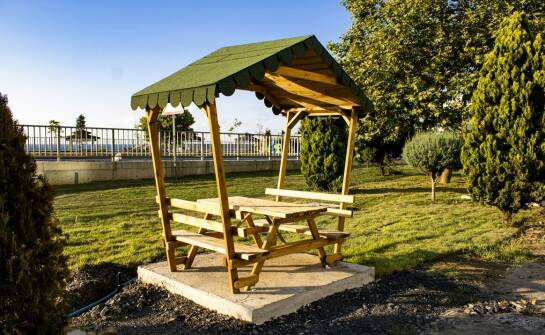 Ławki piknikowe w parkach – jakie modele są najpopularniejsze?