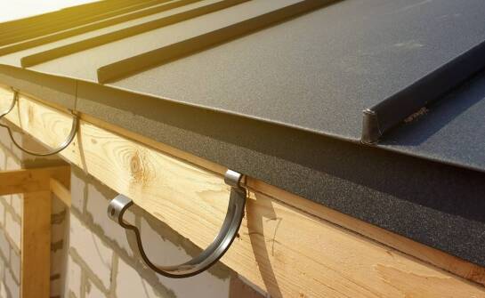 Akcesoria dachowe a estetyka budynku – jakie wybrać?