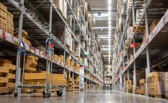 Rola kartonów dwuczęściowych w optymalizacji przestrzeni magazynowej