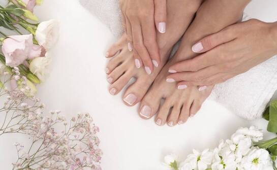Kompleksowa pielęgnacja dłoni i stóp w salonie kosmetycznym