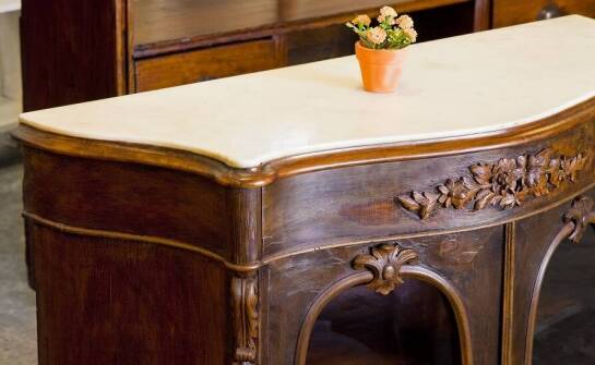 Rzemiosło i technologia: Ewolucja dekoracji meblowych