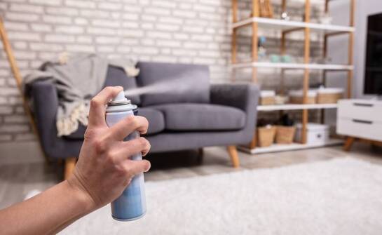 Odświeżacz powietrza w sprayu – jak wpływa na estetykę wnętrza?