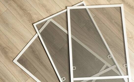 Który typ moskitiery najlepiej sprawdzi się przy balkonie i tarasie?