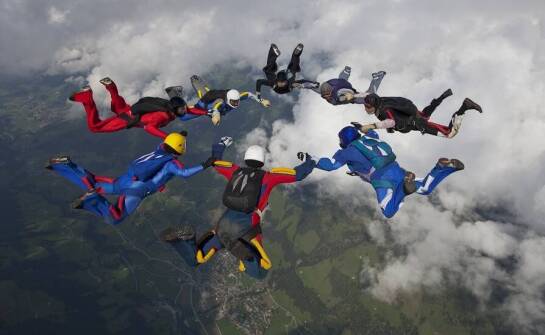 Rodzinne skoki ze spadochronem: wspólne przeżycia, które łączą