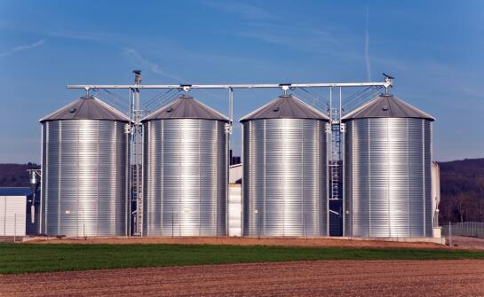 Jak zdalne monitorowanie wpływa na efektywność osuszania silosów?