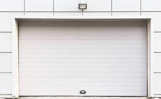 Nowoczesne bramy garażowe od lokalnych producentów – co wybrać?