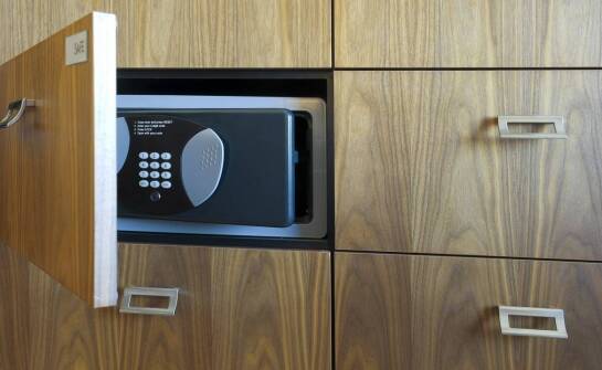 Krótkie terminy realizacji zamówień na sejfy do przechowywania broni: co to oznacza dla klienta?