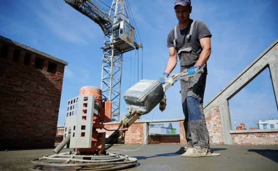 Agregaty tynkarskie a tradycyjne metody – co wybrać dla swojego projektu?