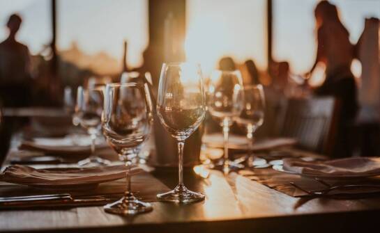 Jakie cechy powinny mieć idealne kieliszki do wina musującego?