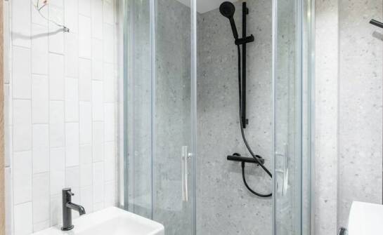 Doradztwo techniczne przy wyborze kabin sanitarnych: co warto wiedzieć?