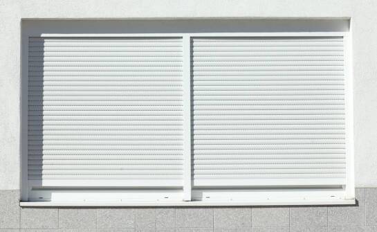 Żaluzje fasadowe a bezpieczeństwo – jak chronią przed włamaniami?