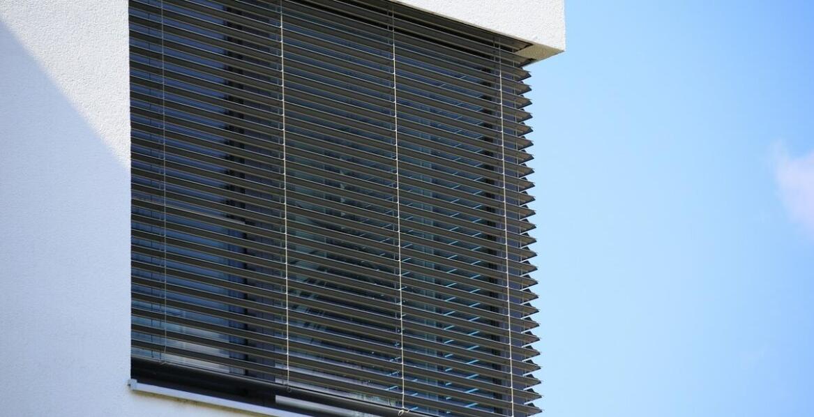 Zalety stosowania rolet zewnętrznych w domach pasywnych