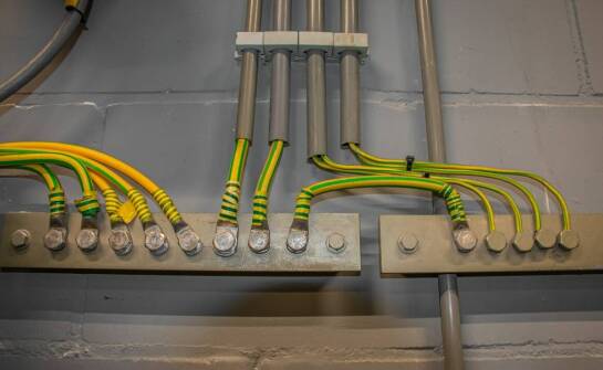 Przykłady zastosowań nowoczesnych muf kablowych w różnych branżach