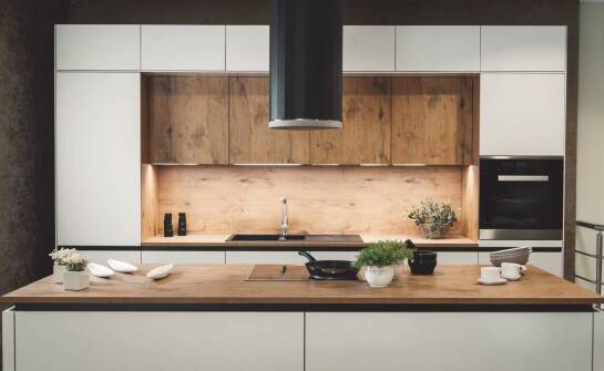 Nowoczesne drzwi harmonijkowe do kuchni – przegląd dostępnych wzorów i kolorów